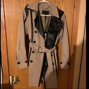 A BEAUTIFUL auth BCBG MaxAzria Madison Trench Coat